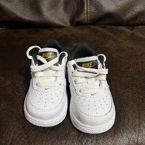 Nike Kids White and Gold Sneakers